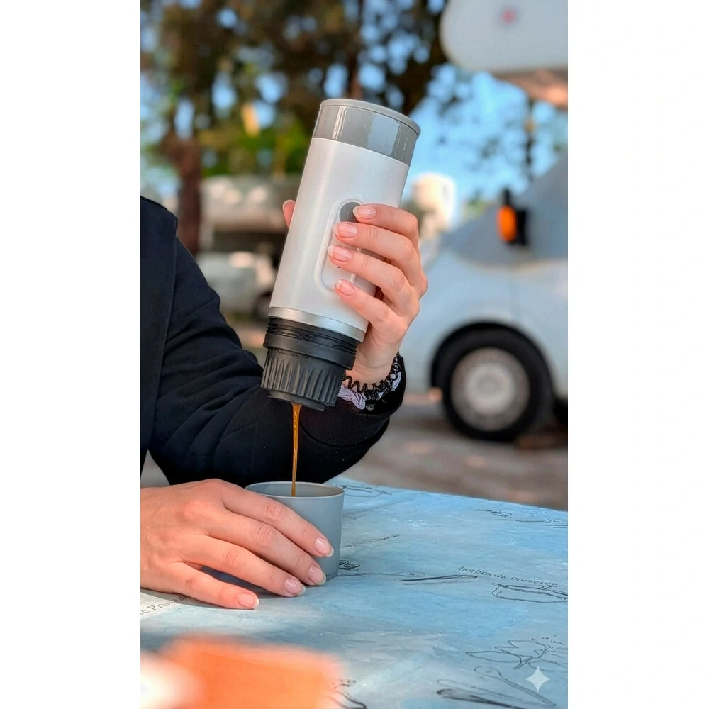 Přenosný kávovar Lampa Cafyn Flow 110 ml, 10 W, 1800 mAh, 15 bar, USB-C, mletá káva a kapsle Nespresso®