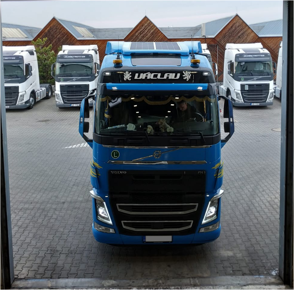Střešní spoiler se solárními panely VOLVO FH4 a FH5 Globetrotter XL 2x 110W 24V