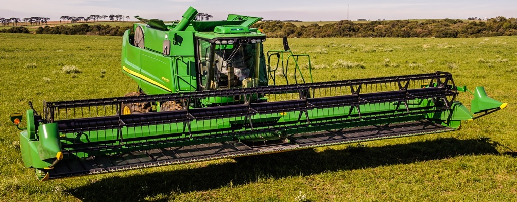 Střešní nezávislá klimatizace 12V do prašného prostředí pro traktor, kombajn  ResfriAgro s integrovanou vodní nádrží