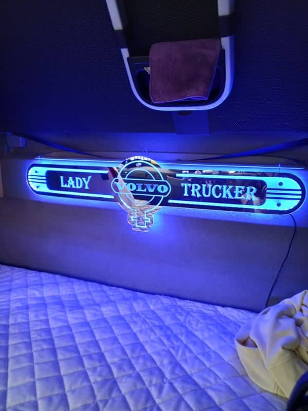 LED podsvícená RGB tabule do kabiny s vlastním logem 