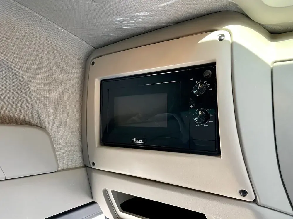 Mikrovlnná trouba ROADCHEF Standard s krycím panelem pro Iveco S-Way