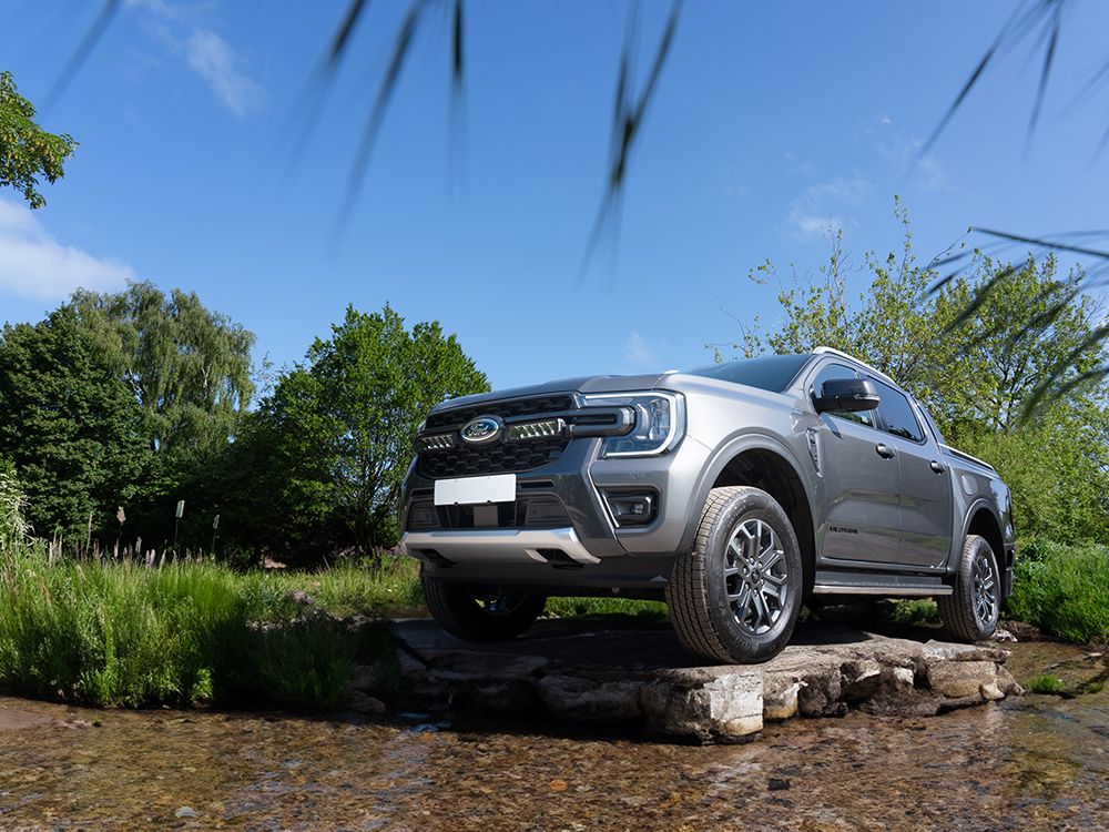 Sada světel do masky Lazer pro Ford Ranger Wildtrak (2023+) 2x Triple-R 850