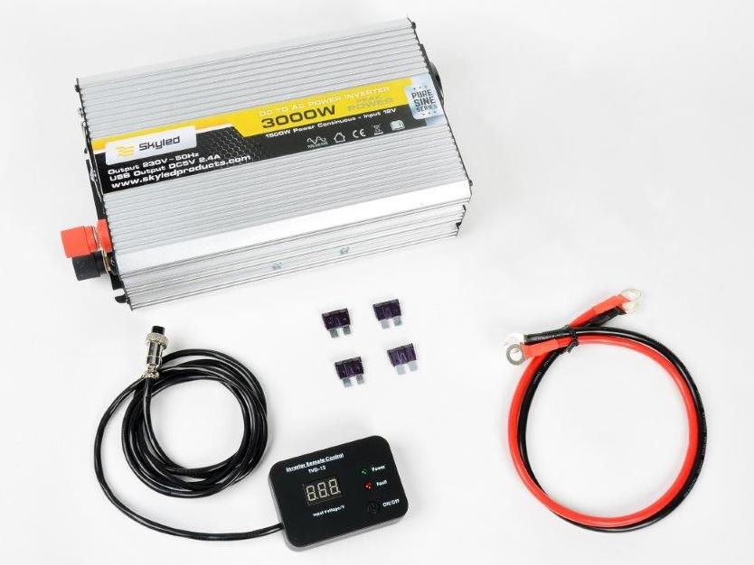 Měnič SKYLED 3000W (1500W trvalý) s USB, plný sinus, DC12V, AC220V-240V s externím panelem