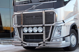 Přední ochranný rám nerezový "BullBar"se sítí 4 fixní upínadla světel | VOLVO FM 14-