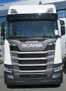 Sluneční clona Scania new gen 2017- S/R/G s 5 výřezy na poziční světla/komplet